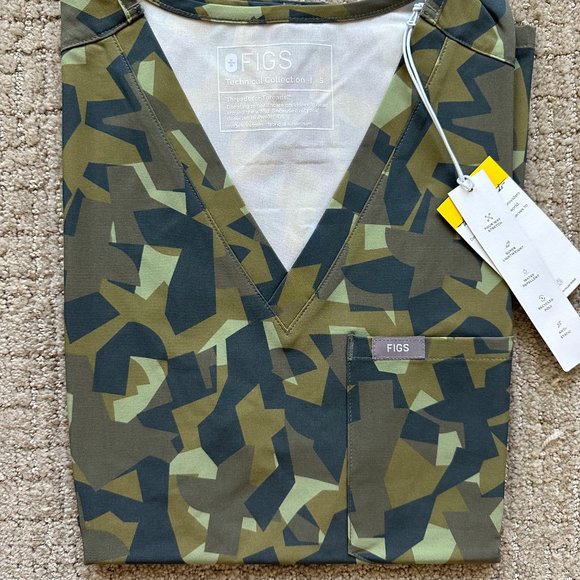Figs Women Catarina FREEx One-Pocket Scrub Top - Camo Martini Olive (Small) - Picture 3 of 3